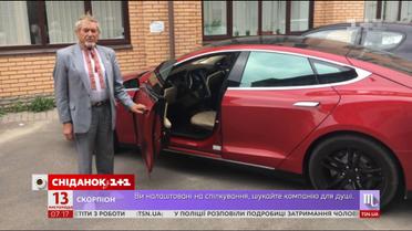 Пасічник Микола Улянич розказав, звідки в нього електромобіль "Тесла"