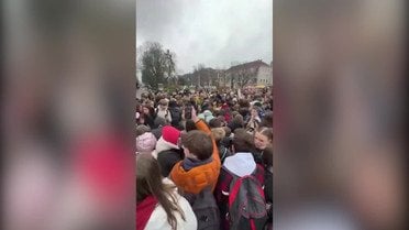 У Тернополі масові тиснява і сутички через безкоштовні бургери — є постраждалі діти