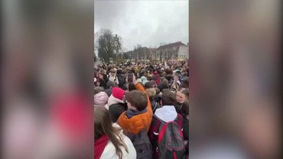 У Тернополі масові тиснява і сутички через безкоштовні бургери — є постраждалі діти