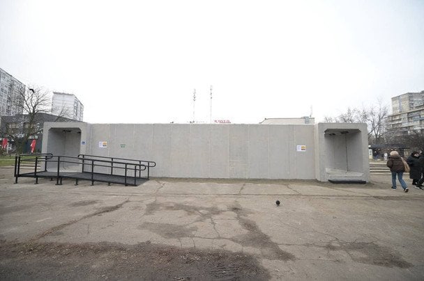 Перше мобільне укриття в Києві встановили на вул. Мілютенка, 19 / © Facebook / Олександр Ткаченко