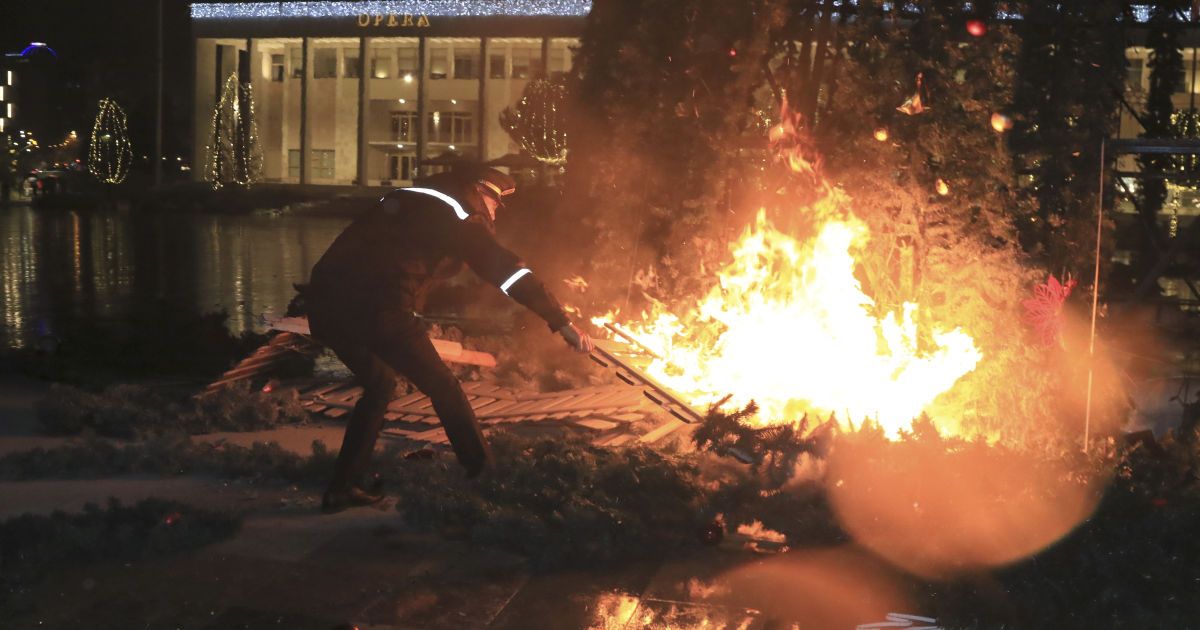В Албанії застрелили чоловіка за порушення комендантської години: у столиці почалися протести