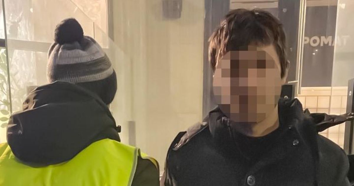 У Києві іноземець обікрав дівчину за її ж столиком у кафе: фото