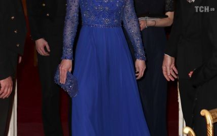 Кейт Миддлтон в блестящем сапфировом платье провела мероприятие в резиденции Елизаветы II