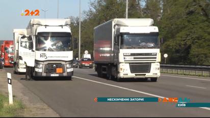 Власти столицы запретили въезд фурам в город в час пик