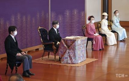 Элегантные платья и шляпки: в Императорском дворце в Токио прошла новогодняя лекция