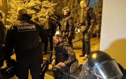 Страсти накаляются: у ОП задержали десяток протестующих