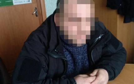 В Киеве работник автосалона украл Mercedes, но разоблачил себя, когда остановился отремонтировать магнитолу на СТО