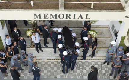 На унікальному цвинтарі: у Бразилії поховали легендарного футболіста Пеле (фото, відео)