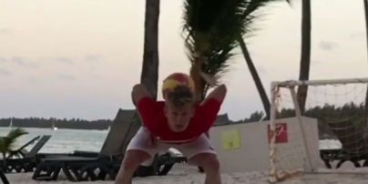 Зінченко похизувався футбольною майстерністю на пляжі в Домінікані
