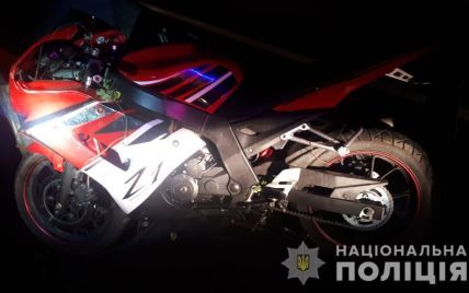 На Закарпатье в ДТП погиб 34-летний мотоциклист: при осмотре тела полиция нашла подозрительный сверток