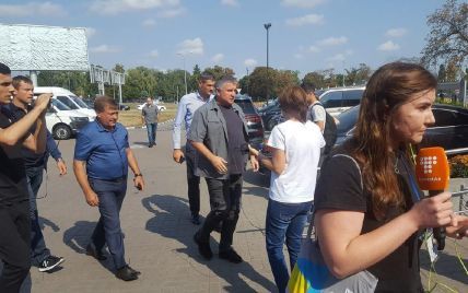 Аваков и Баканов приехали в "Борисполь", где перед тем приземлился российский самолет