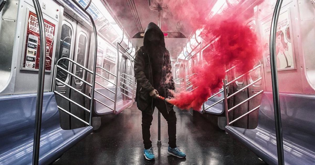 Парень не боится рисковать своей жизнью ради хорошего снимка / © instagram/dark.cyanide