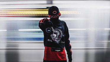 Парень не боится рисковать своей жизнью ради хорошего снимка / © instagram/dark.cyanide