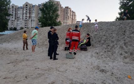 "У Бога на нее большие планы": спасатели девочки из-под завала песка в Киеве рассказали о ее спасении