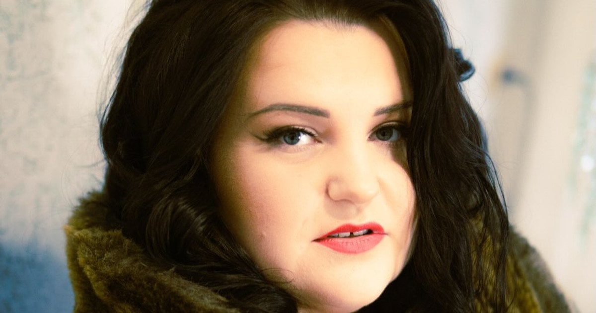 alyona alyona у спідній білизні показала свої пишні форми