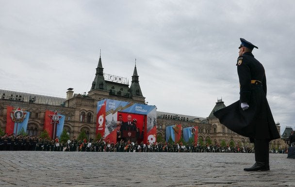 Парад у Москві погубив авторитет Путіна і зробив диктатора "прохачем" — The Times