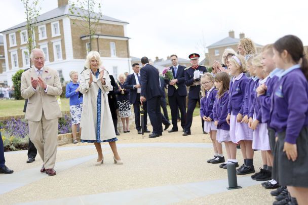 Королева Камілла і король Чарльз у Паундбері / © Associated Press