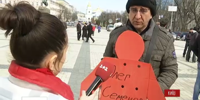 Крымские татары вышли на молчаливый пикет в Киеве