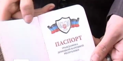 Жителям Донецка начали раздавать паспорта "ДНР"