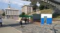 В Киеве на Аллее Героев Небесной Сотни разбирают скандальную инсталляцию, которая закрыла портреты погибших