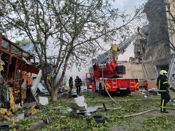 У центрі Черкас впали уламки ракети.