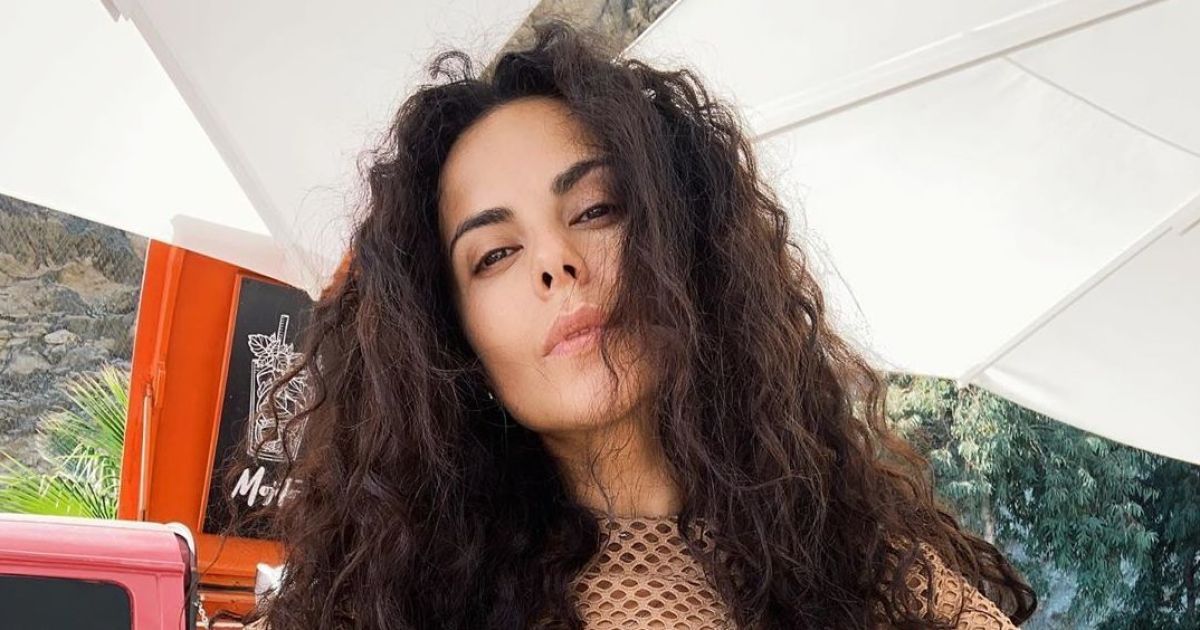 Настя Каменських у білому бікіні поніжилася у морі