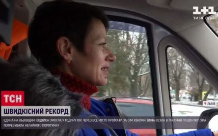 Единственная женщина-водитель во львовской скорой за считанные минуты доставила пациентку в больницу