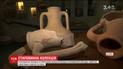 В Днепре мужчина передал свою уникальную коллекцию старинной посуды историческому музею города