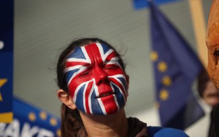 Мільйони британців підписались проти виходу Лондона зі складу ЄС