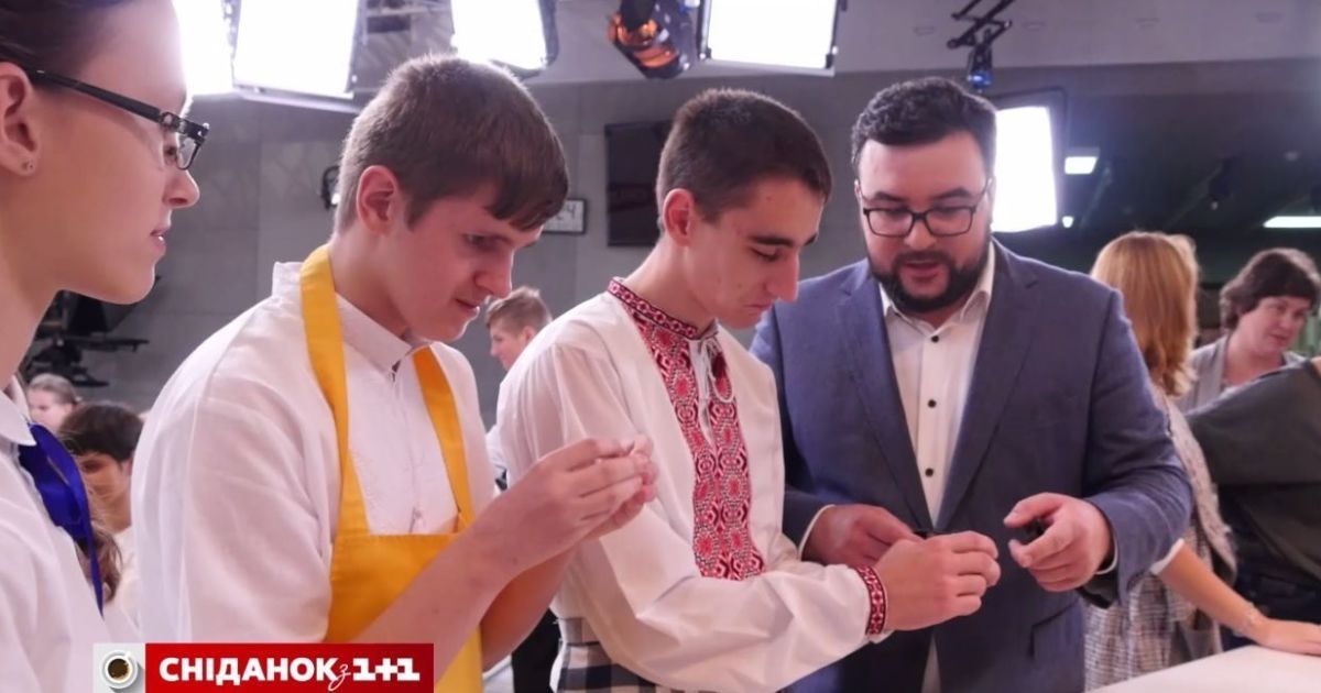 Ученики киевской школы-интерната для незрячих детей побывали в студии "Сніданок з 1+1"