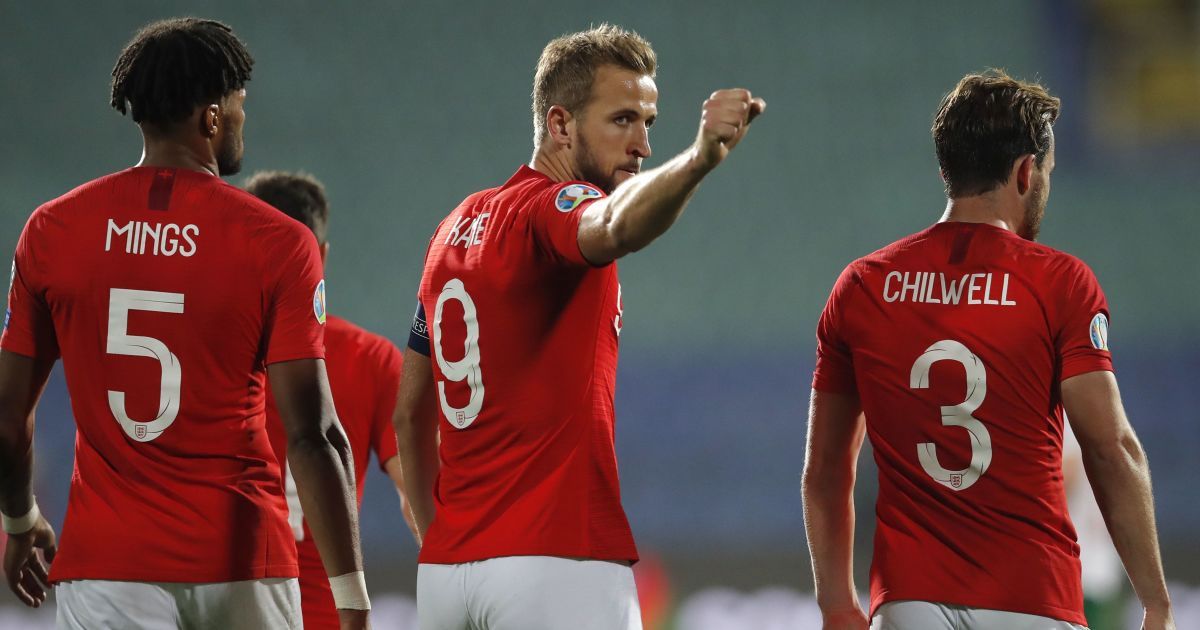 Матч сборной Англии в отборе к Евро-2020 дважды останавливали из-за расизма