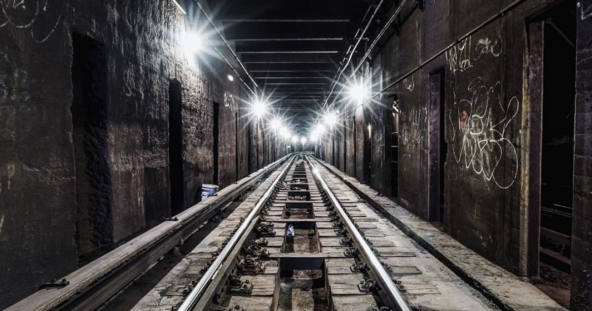 Парень не боится рисковать своей жизнью ради хорошего снимка / © instagram/dark.cyanide