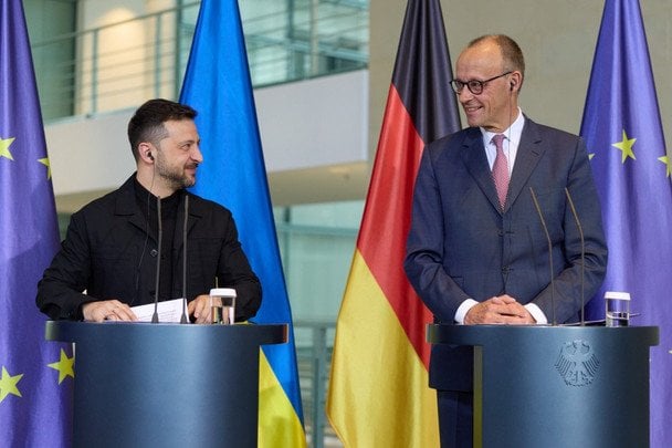 Der Spiegel: Зеленский прервал визит в Германию — какая причина