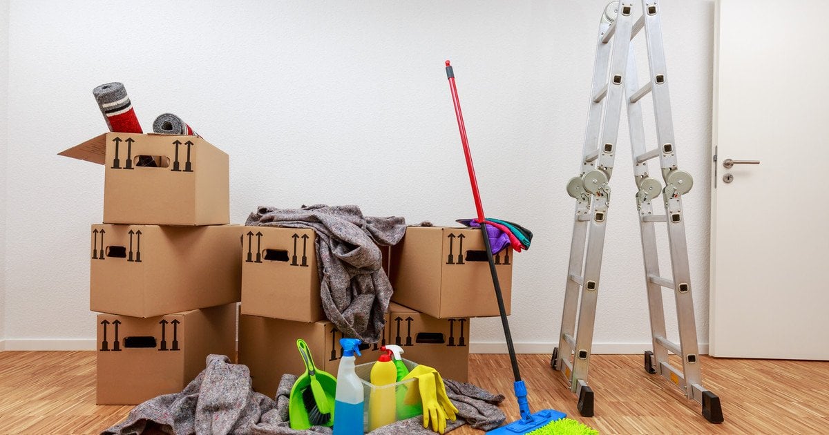 Коробки та миючі засоби