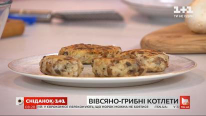 Овсяно-грибные котлеты с йогуртово-чесночным соусом по рецепту Евгения Клопотенко