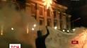 У Києві невідомі у балаклавах феєрверками обстріляли посольство Росії