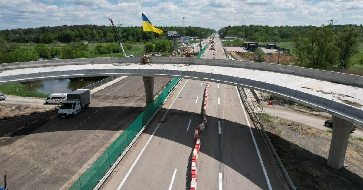 Дорога на Киев открыта: возобновлено движение грузовиков на Житомирской трассе (фото)