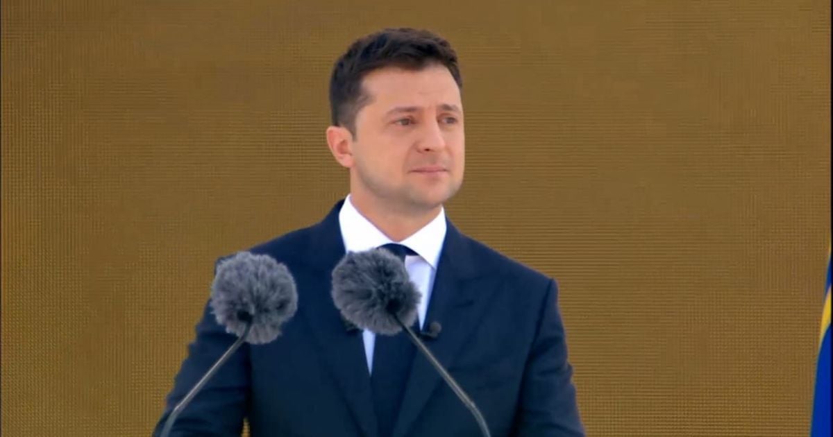 Сльози президента: Зеленський розчулився під час перформансу на параді до Дня Незалежності