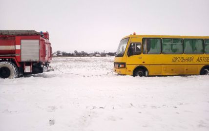 У Тернопільській області шкільний автобус з’їхав у кювет