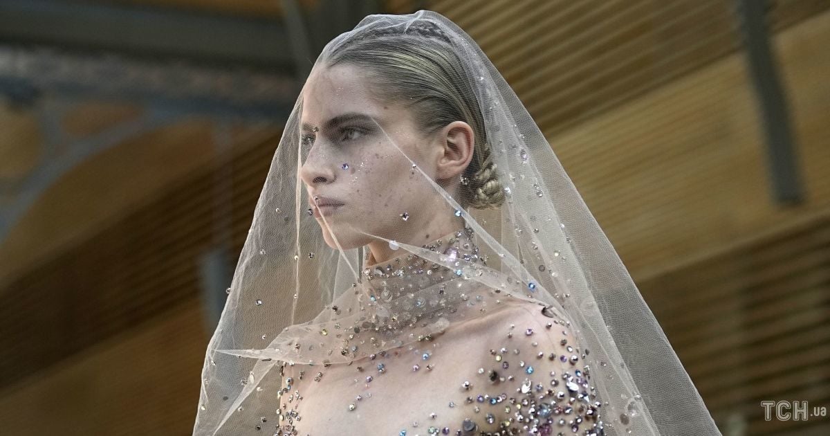 Показ Elie Saab Paris Fashion HC FW 22/23