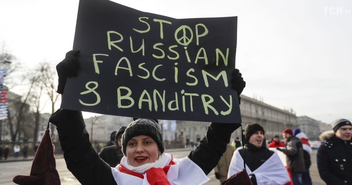 На акции в Минске разбили нос провокатору, который кричал "Россия, вперед"