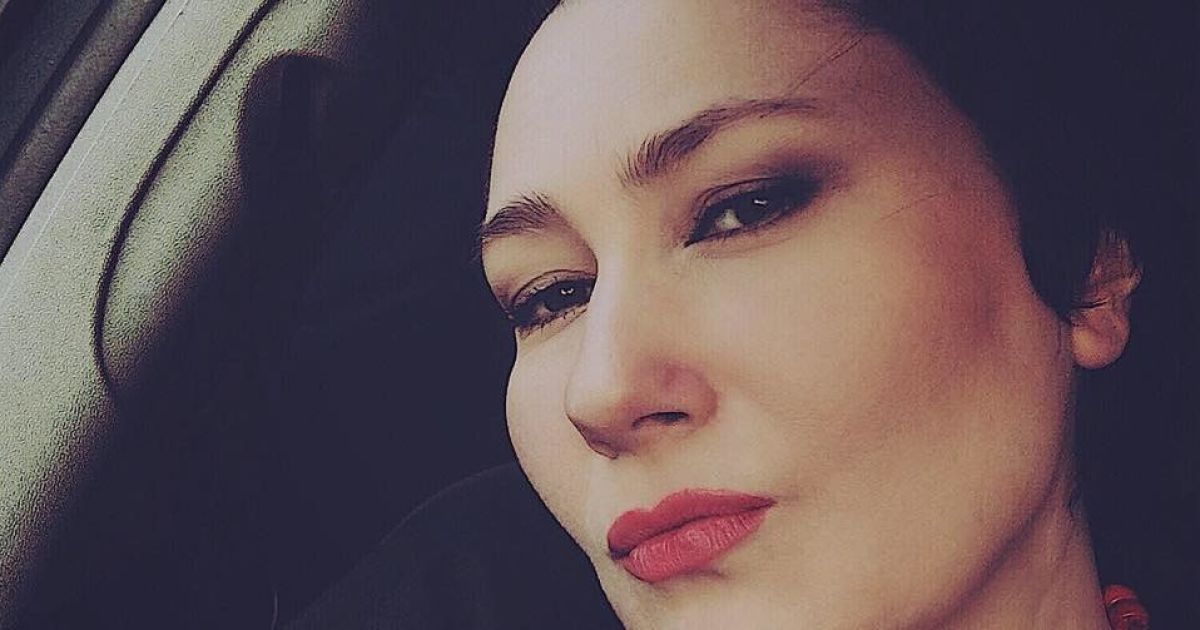 Олена Мозгова через травму ноги роздає своє взуття