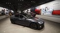 Блогер обстріляв броньовик Tesla Model S та зняв відео