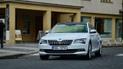 Новый Skoda Superb появился на улицах Праги