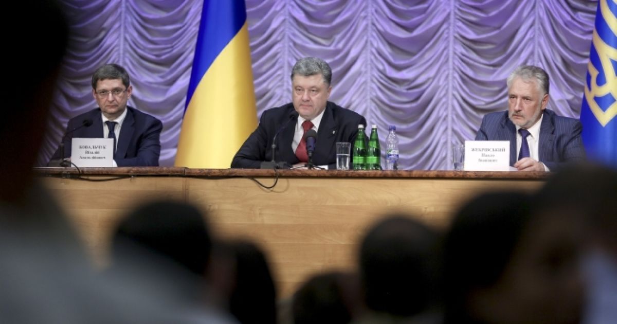 Глава государства назвал освобождение Мариуполя 13 июня прошлого года одной из самых блестящих страниц АТО / © Сайт президента Украины