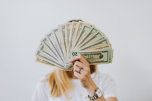Українцям дадуть до 2 600 євро від Швейцарії: хто має шанс отримати гроші