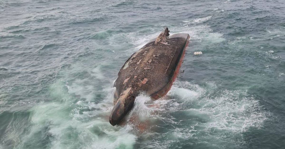 Біля Сахаліну перекинулось вантажне судно "Григорій Ловцов" / Фото: російські телеграм-канали
