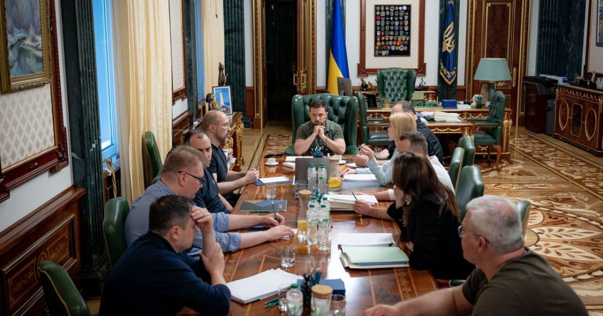 Президент Володимир Зеленський під час наради
