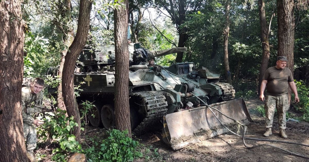 На Чернігівщині з Десни витягли російський танк.