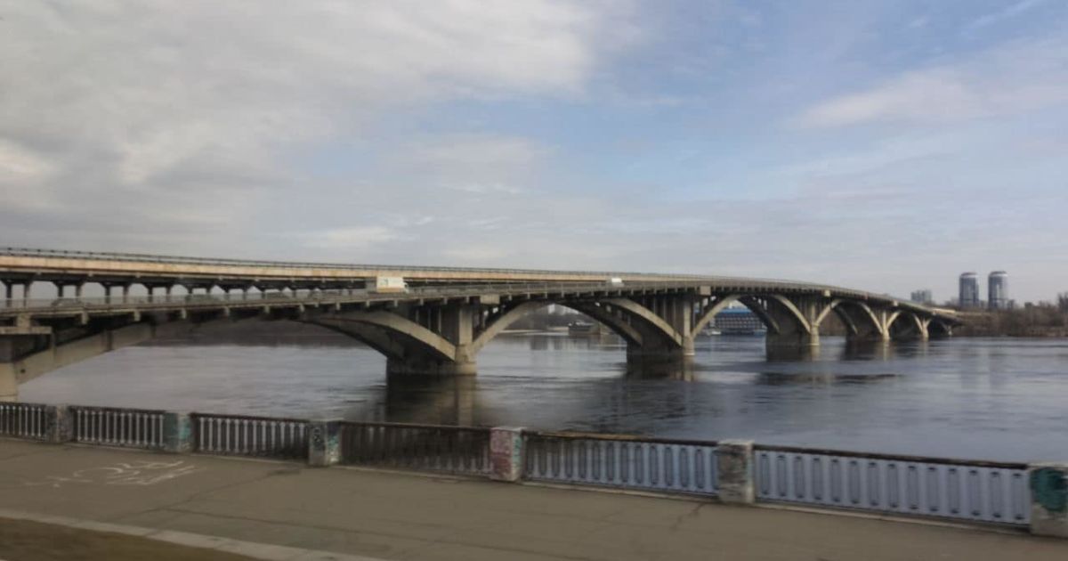 У Києві по п’яти мостах фактично не можна їздити / © facebook/Віталій Кличко